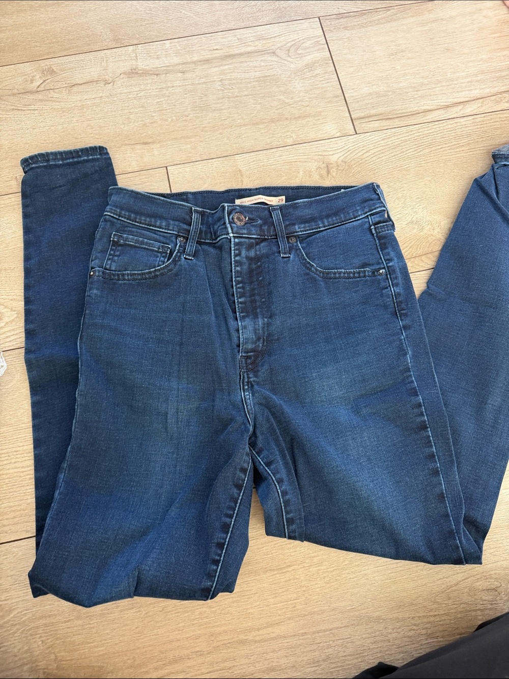 Levi's Mile High High-Rise Skinny Jeans